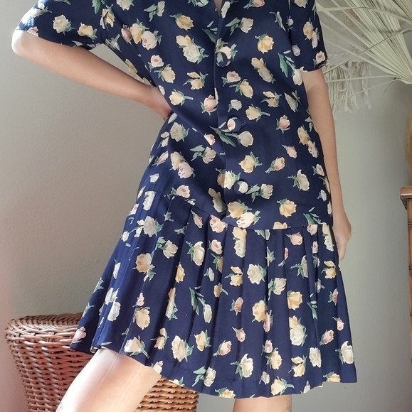 Vintage Floral Shift Dress - Picture 3 of 12
